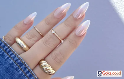 Chrome Nails vs Glazed Donut